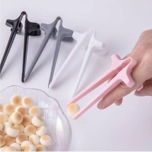 5for$10 4pcs Finger Chopsticks Snacking Gamer Chopsticks Snack Tongs Grabber